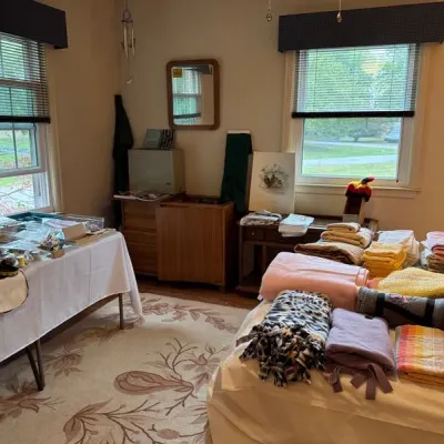 Sale Photo Thumbnail #22: linens, blankets.