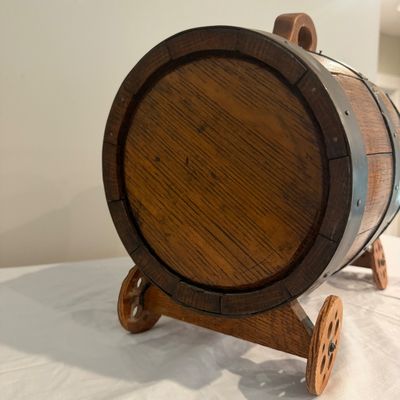 Wooden Barrel on Wheels (UD-MG)