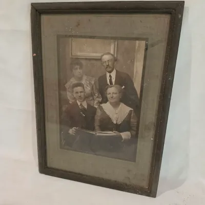 Vintage Photo Albums & Antique Photographs (G-JS)