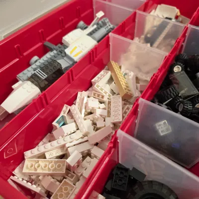 Assorted Lego Bricks & Accessories in Case (G-JS)