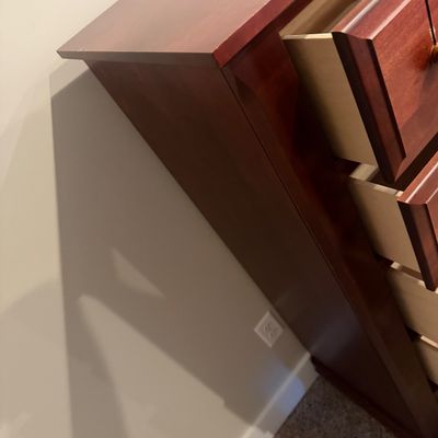 Vaughan-Bassett Cherry Finish 5-Drawer Chest (UD-MG)