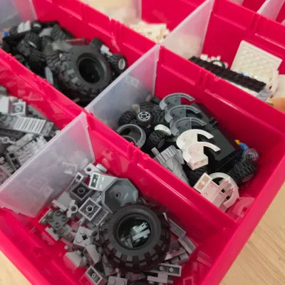 Assorted Lego Bricks & Accessories in Case (G-JS)