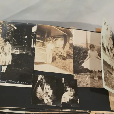 Vintage Photo Albums & Antique Photographs (G-JS)