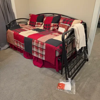 Hillsdale Furniture Black Metal Daybed w/ Trundle (BLR-JS)