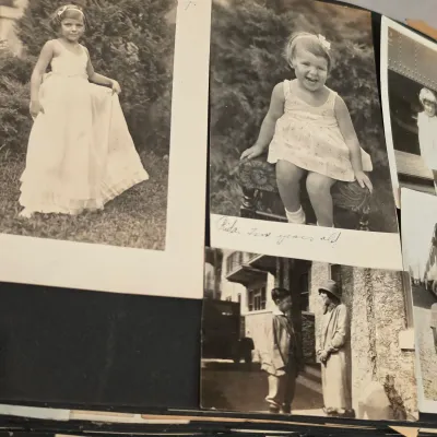 Vintage Photo Albums & Antique Photographs (G-JS)