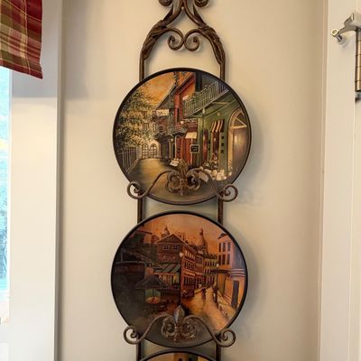 Metal Wall Rack w/Decorative Plates & More (PB-RG)