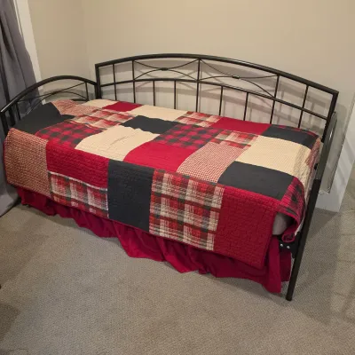 Hillsdale Furniture Black Metal Daybed w/ Trundle (BLR-JS)