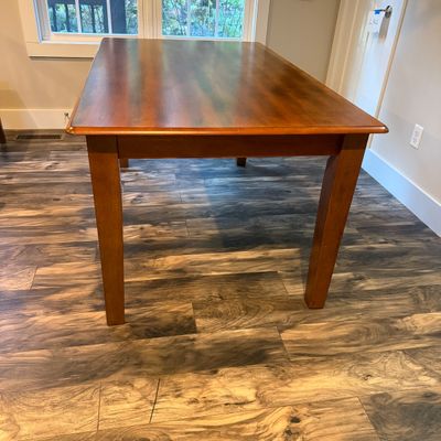 Wooden Dining Table with Tapered Legs (LR-MG)