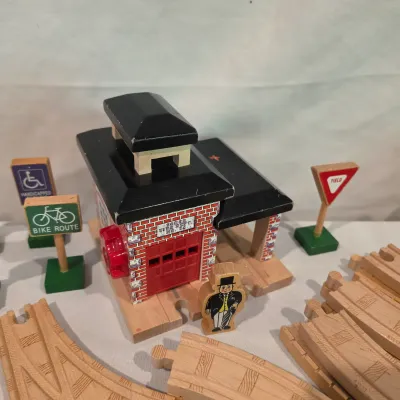 Thomas & Friends Wooden Railway Train Track & More (G-JS)