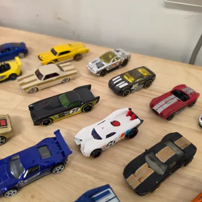 Hot Wheels Criss Cross Crash Track Set w/ Assorted Cars (G-JS)