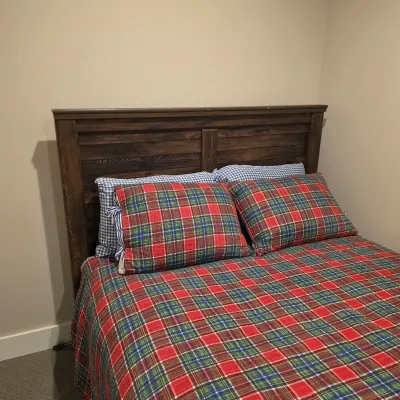 Rustic Dark Wood Queen Bed Frame w/Headboard & Footboard (BB-JS)