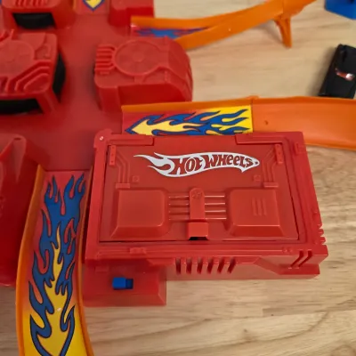 Hot Wheels Criss Cross Crash Track Set w/ Assorted Cars (G-JS)