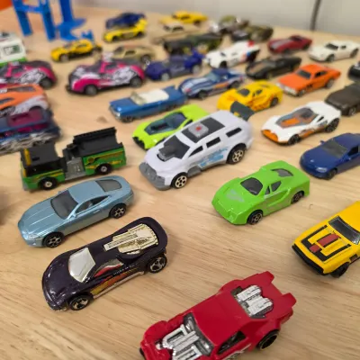 Hot Wheels Criss Cross Crash Track Set w/ Assorted Cars (G-JS)