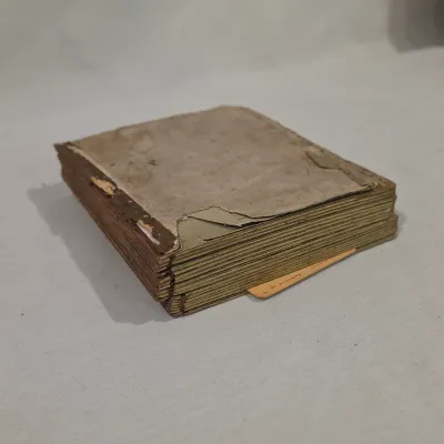 Vintage Photo Albums & Antique Photographs (G-JS)