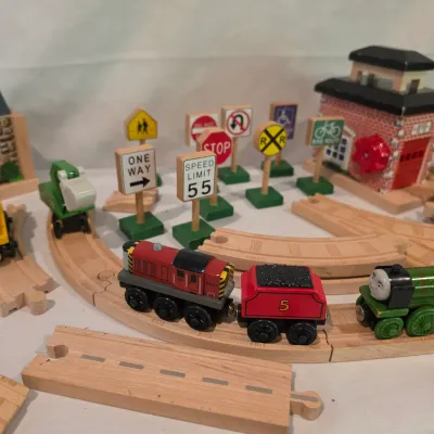Thomas & Friends Wooden Railway Train Track & More (G-JS)