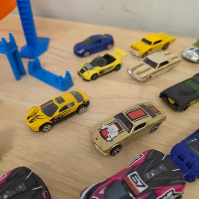 Hot Wheels Criss Cross Crash Track Set w/ Assorted Cars (G-JS)