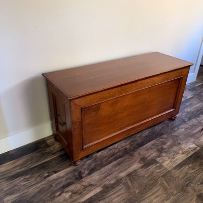 Wooden Cedar-Lined Storage Chest (P-RG)