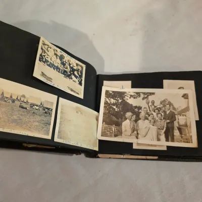 Vintage Photo Albums & Antique Photographs (G-JS)