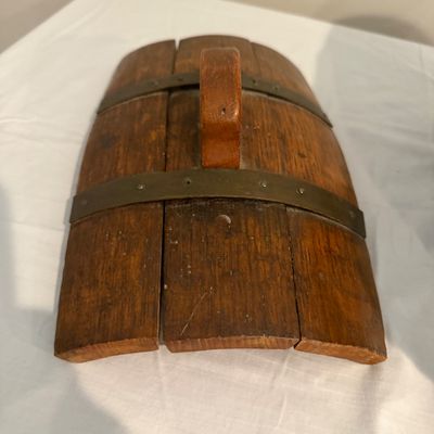 Wooden Barrel on Wheels (UD-MG)