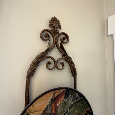 Metal Wall Rack w/Decorative Plates & More (PB-RG)