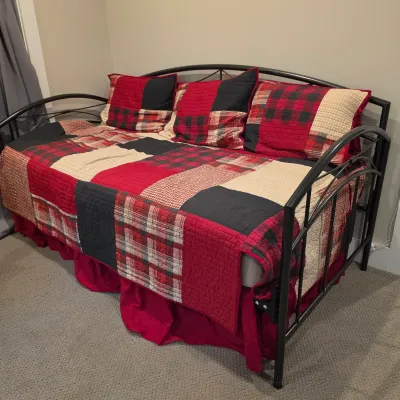 Hillsdale Furniture Black Metal Daybed w/ Trundle (BLR-JS)