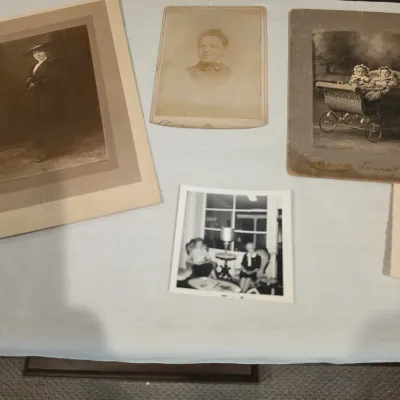 Vintage Photo Albums & Antique Photographs (G-JS)