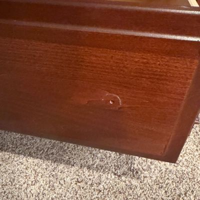 Vaughan-Bassett Cherry Finish 5-Drawer Chest (UD-MG)
