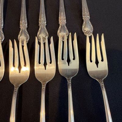 Large Set of International Sterling Brocade Flatware & Serving Pieces (K-RG)