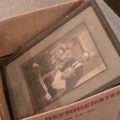 Vintage Photo Albums & Antique Photographs (G-JS)