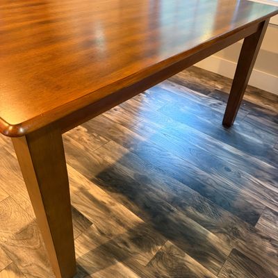 Wooden Dining Table with Tapered Legs (LR-MG)