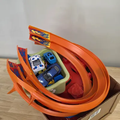 Hot Wheels Criss Cross Crash Track Set w/ Assorted Cars (G-JS)