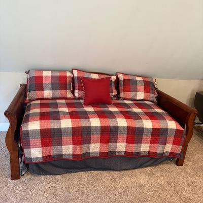 Hillside Furniture Wooden Twin Sized Daybed (UD-MG)