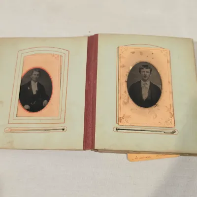 Vintage Photo Albums & Antique Photographs (G-JS)