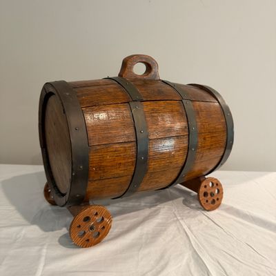 Wooden Barrel on Wheels (UD-MG)