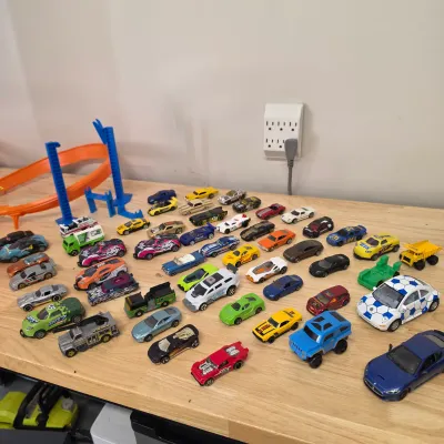 Hot Wheels Criss Cross Crash Track Set w/ Assorted Cars (G-JS)