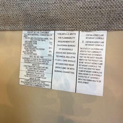 Craftmaster Furniture Upholstered Sofa w/Accent Pillows (LR-RG)