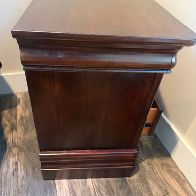 Pair of Liberty Furniture Wooden Nightstands (PB-MG)