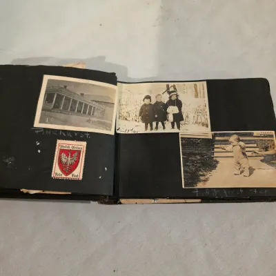 Vintage Photo Albums & Antique Photographs (G-JS)