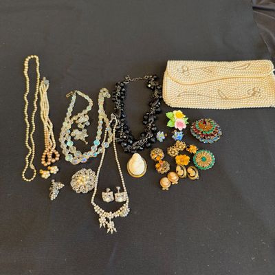 Vintage Costume Jewelry Collection incl. Rhinestones & Pearls Plus More (K-RG)