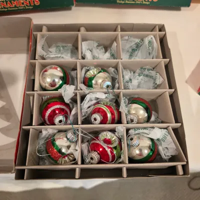 Shiny Brite Glass Christmas Ornaments w/Storage Box (BLR-JS)