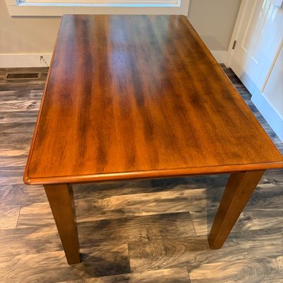 Wooden Dining Table with Tapered Legs (LR-MG)