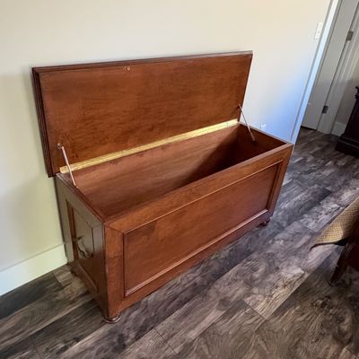 Wooden Cedar-Lined Storage Chest (P-RG)