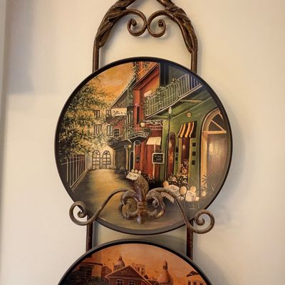 Metal Wall Rack w/Decorative Plates & More (PB-RG)
