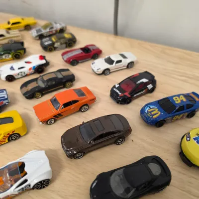 Hot Wheels Criss Cross Crash Track Set w/ Assorted Cars (G-JS)