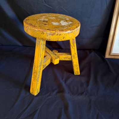 Country Home Decor - Wooden Stool, Boston Baked Bean Pot & More (LR-RG)