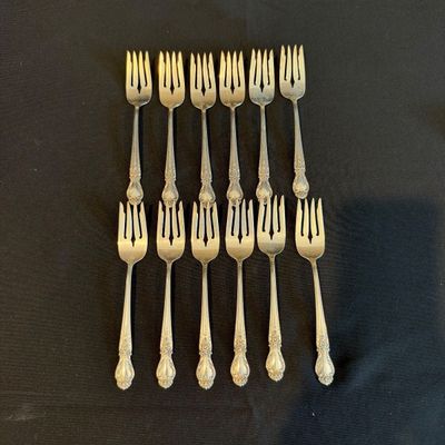 Large Set of International Sterling Brocade Flatware & Serving Pieces (K-RG)