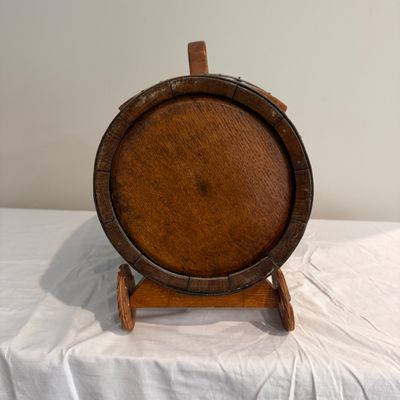 Wooden Barrel on Wheels (UD-MG)