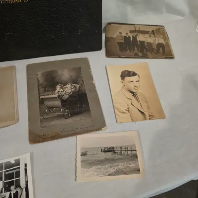 Vintage Photo Albums & Antique Photographs (G-JS)