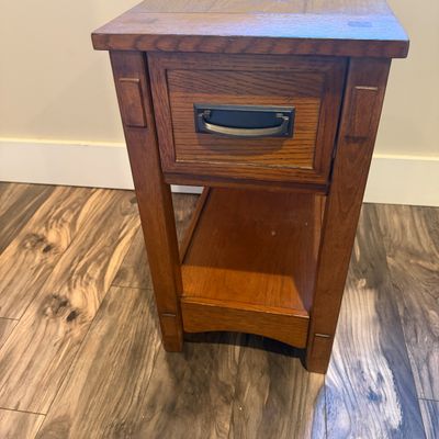 Mission Style Wooden End Table (K-MG)