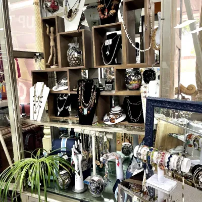 Sale Photo Thumbnail #412